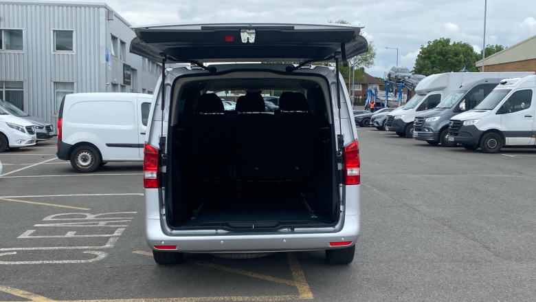 Mercedes-Benz Vito L2 Diesel Rwd 116CDI Premium Crew Van 9G-Tronic